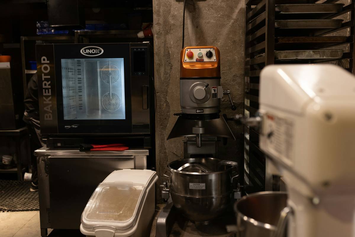 Chart showing that 68% of bread machine owners use their appliance fewer than 4 times per year, based on Consumer Reports 2023 data