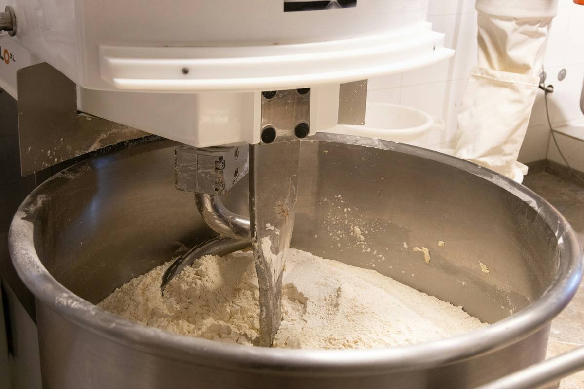 Exploded diagram showing Cuisinart bread maker dough hook seated on drive shaft with labeled parts: paddle wings, collar, shaft groove