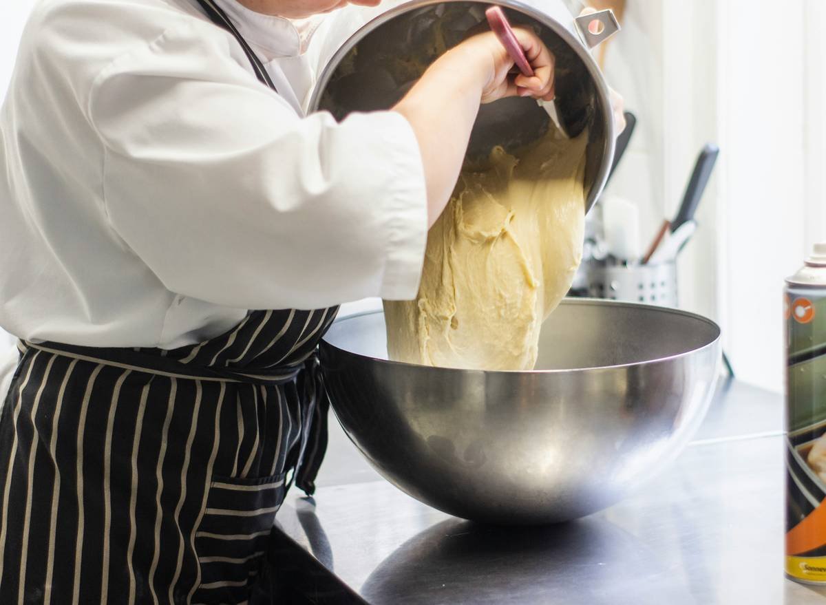 Side-by-side comparison showing results of making bread using dough hook with and without pulse-and-rest technique